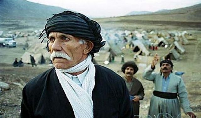 Bombalanmış türkülerin filmi: Marooned in Iraq