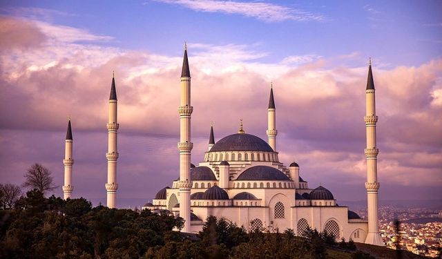 Cuma namazı iki rekât mıdır; zuhru âhir ve diğer namazlar bidat mıdır?