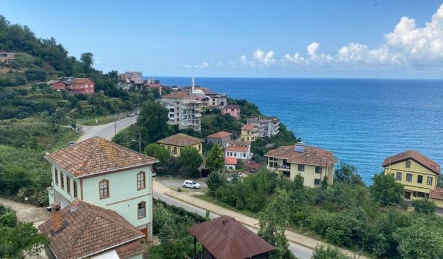 Araklı deyince ay ışığı düşer karanlık gecelere