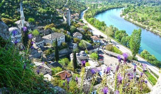 'Peki sen kimsin?: Hayat vaad eden bir Göksu mu yoksa ümitlerin yittiği Laşva Nehri mi?'