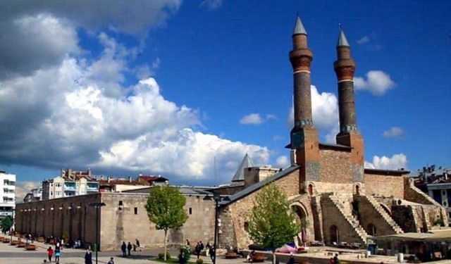 Rol Modelleriyle Şehirlerin Ruhu: Sivas