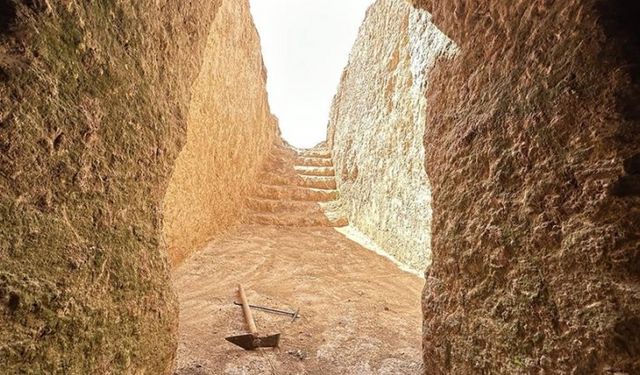 Adıyaman'da kaçak kazı yapılan yerde 1700 yıllık oda mezarları bulundu