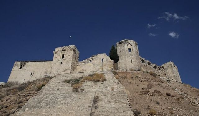 Depremlerde hasar gören Gaziantep Kalesi restore ediliyor
