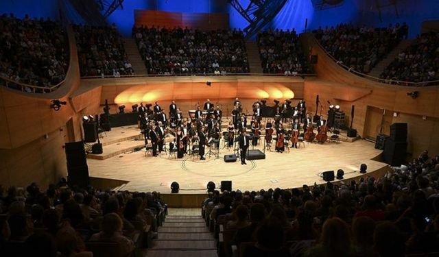 Senfoni ile Neşet Ertaş Türküleri Konseri düzenlendi