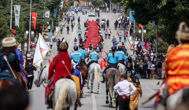 Söğüt Ertuğrul Gazi'yi Anma ve Yörük Şenlikleri'nde kortej yürüyüşü yapıldı