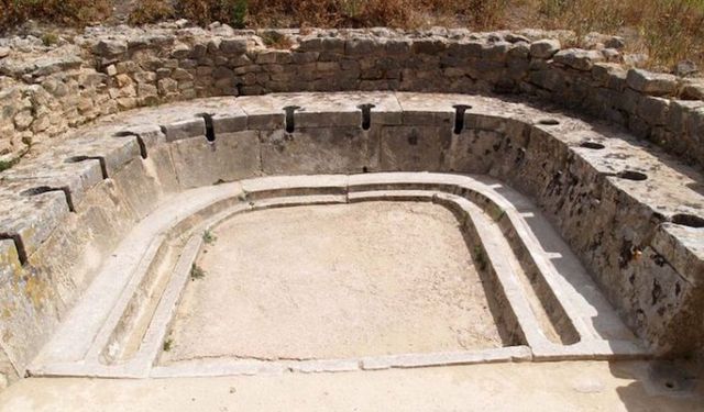 Suya Sabuna Dokunan Bir Yazı: Tuvalden Tuvalete
