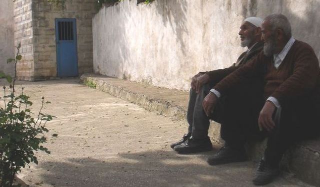 Bu amcalar bir başka zamanı yaşıyor sanki
