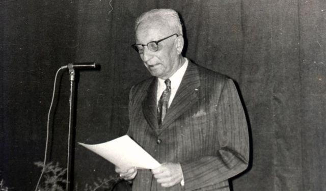 Kubbenin Altında Bereketli Bir Ömür: Ekrem Hakkı Ayverdi