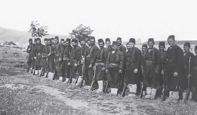 Bir zabit emmim var ama ben onu hiç görmedim!