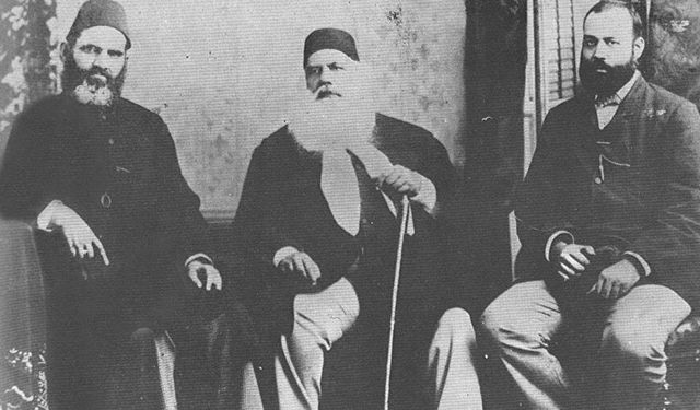 Hint Müslümanlarının önde gelen isimlerinden Seyyid Ahmed Han Batı ve İngiliz yanlısıydı