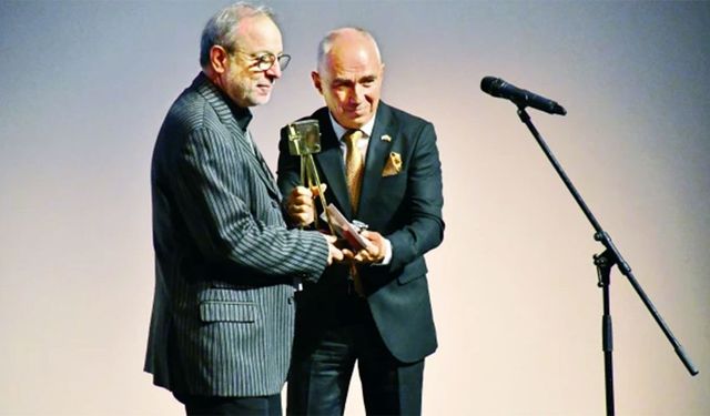 Semih Kaplanoğlu ödülünü Gazze'ye adadı