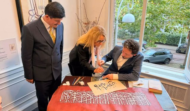 “Âdil-i Mutlak Hat Eserleri Sergisi” Amsterdam’da Açıldı