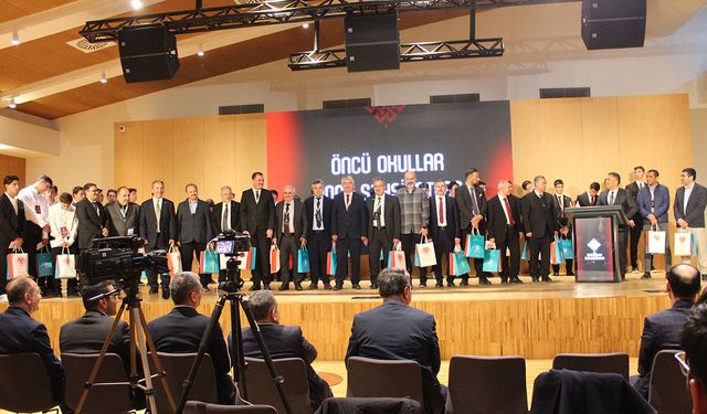 “7 Okul 7 Şahsiyet” programı Konya’da tamamlandı: İmam hatiplerin öncü isimleri ele alındı
