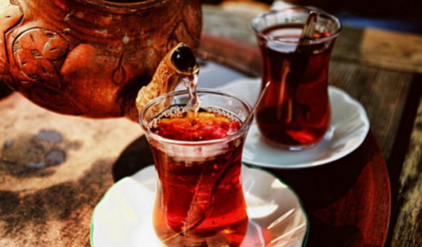 Usta, 'iki çay, biri açık olsun!'