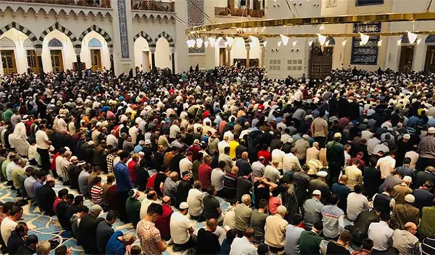 "Tekke ve zaviyelerin kapatılması cemaat geleneğinde kırılma yarattı"