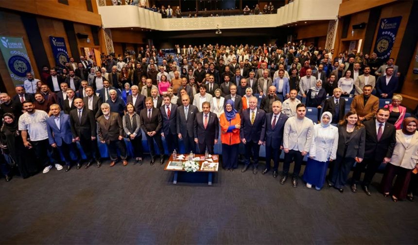 Esenler'de 2026-2027 kültür sanat sezonu açıldı: 125 bin hanede Sezai Karakoç okunacak