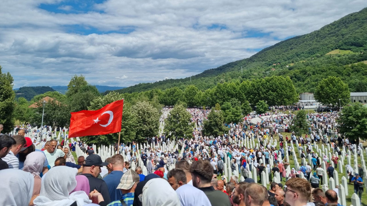 Bosna’nın Hafızasında Açılan Yara: Srebrenitsa’dan Ayvazdede’ye Uzanan “Yeryüzü Sancısı”
