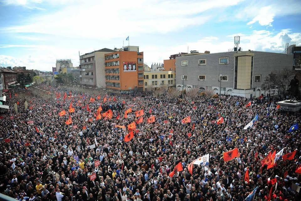 Miting Priştine